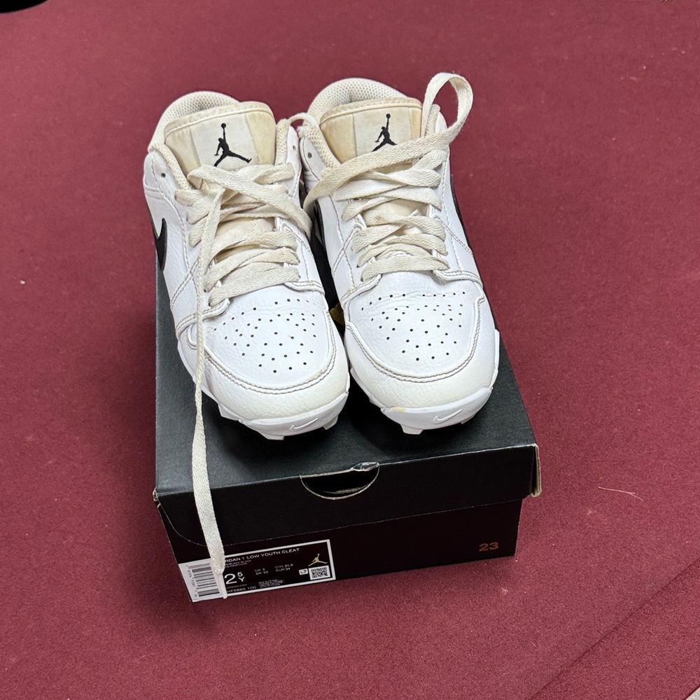 Nike Jordan White/Black Kids Sneakers with Jumpman Sz 2.5Y